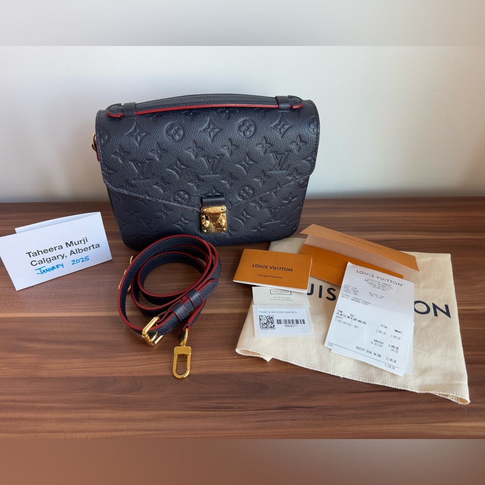 LV Pochette Metis